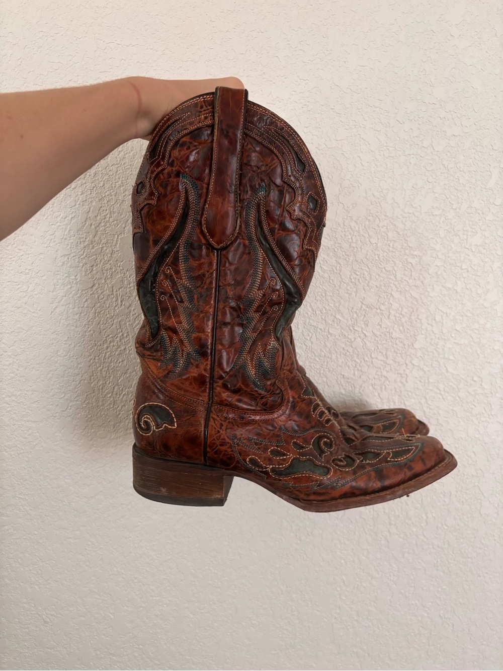 Western Embroidered Leather Cowboy Boots - Brown